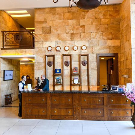 Reston Hotel Джунія Екстер'єр фото