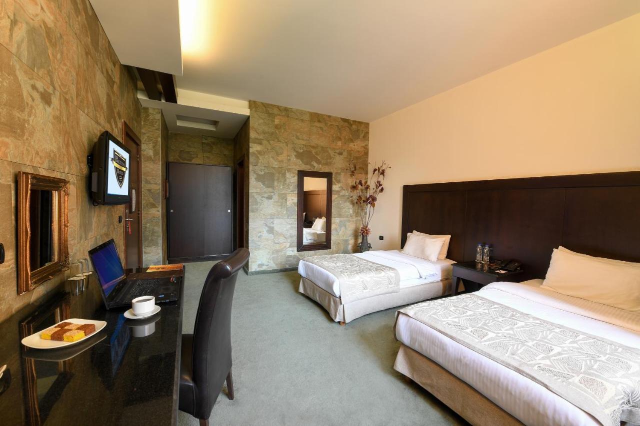 Reston Hotel Джунія Екстер'єр фото