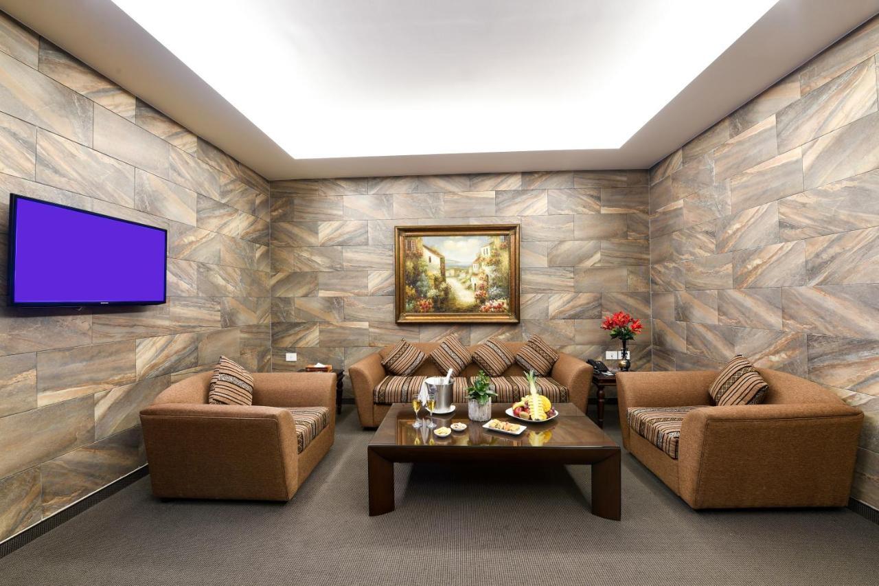 Reston Hotel Джунія Екстер'єр фото