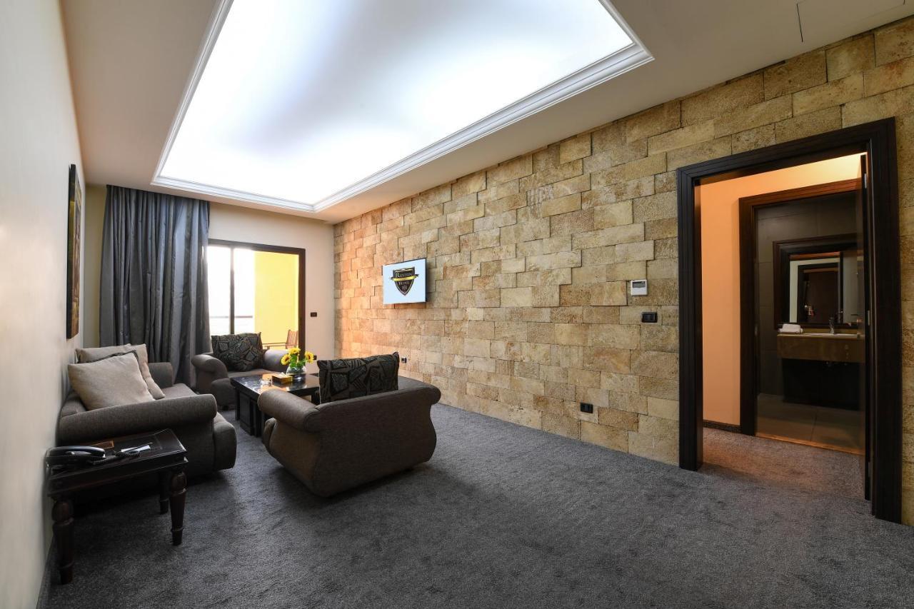 Reston Hotel Джунія Екстер'єр фото